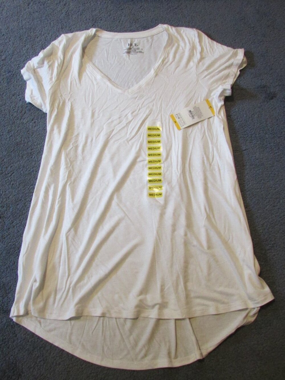 NWT HUE Medium White Longer VNeck Perfect Legging Tee Shirt Tunic